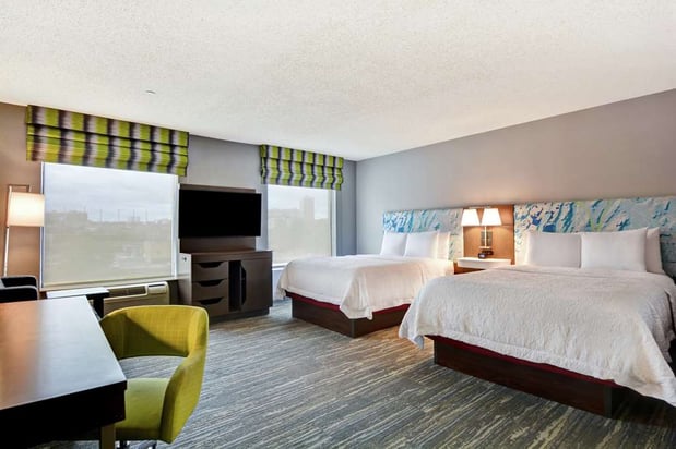 Images Hampton Inn & Suites Newark-Harrison-Riverwalk