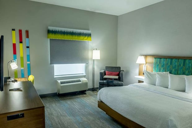 Images Hampton Inn & Suites Cleburne