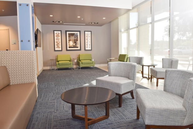 Images Holiday Inn Express & Suites Orlando Southeast by IHG