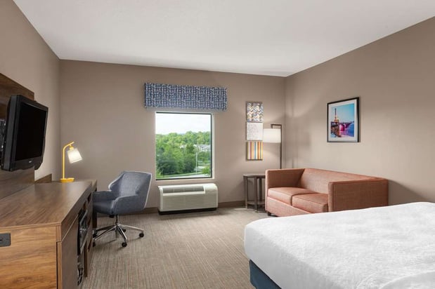 Images Hampton Inn & Suites Harrisburg/North