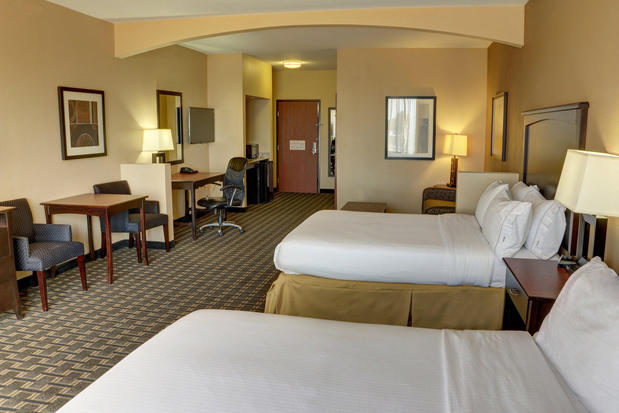 Images Holiday Inn Express & Suites Texarkana East, an IHG Hotel