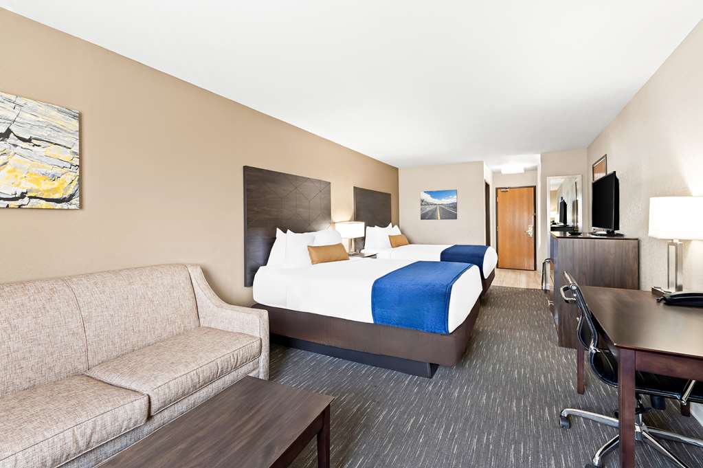 Double Queen Suite