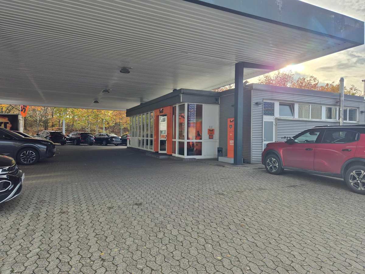 SIXT Autovermietung Braunschweig Süd, Berliner Platz 1B in Braunschweig