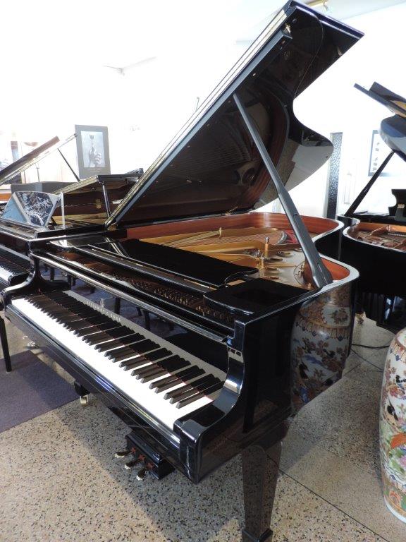 Bilder Heutschi Piano AG