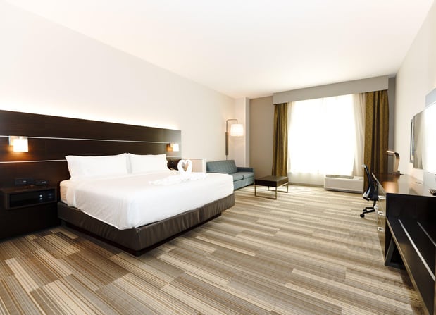 Images Holiday Inn Express & Suites Franklin - Berry Farms by IHG