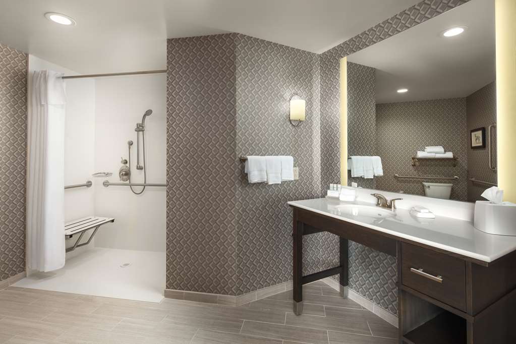 Guest room bath