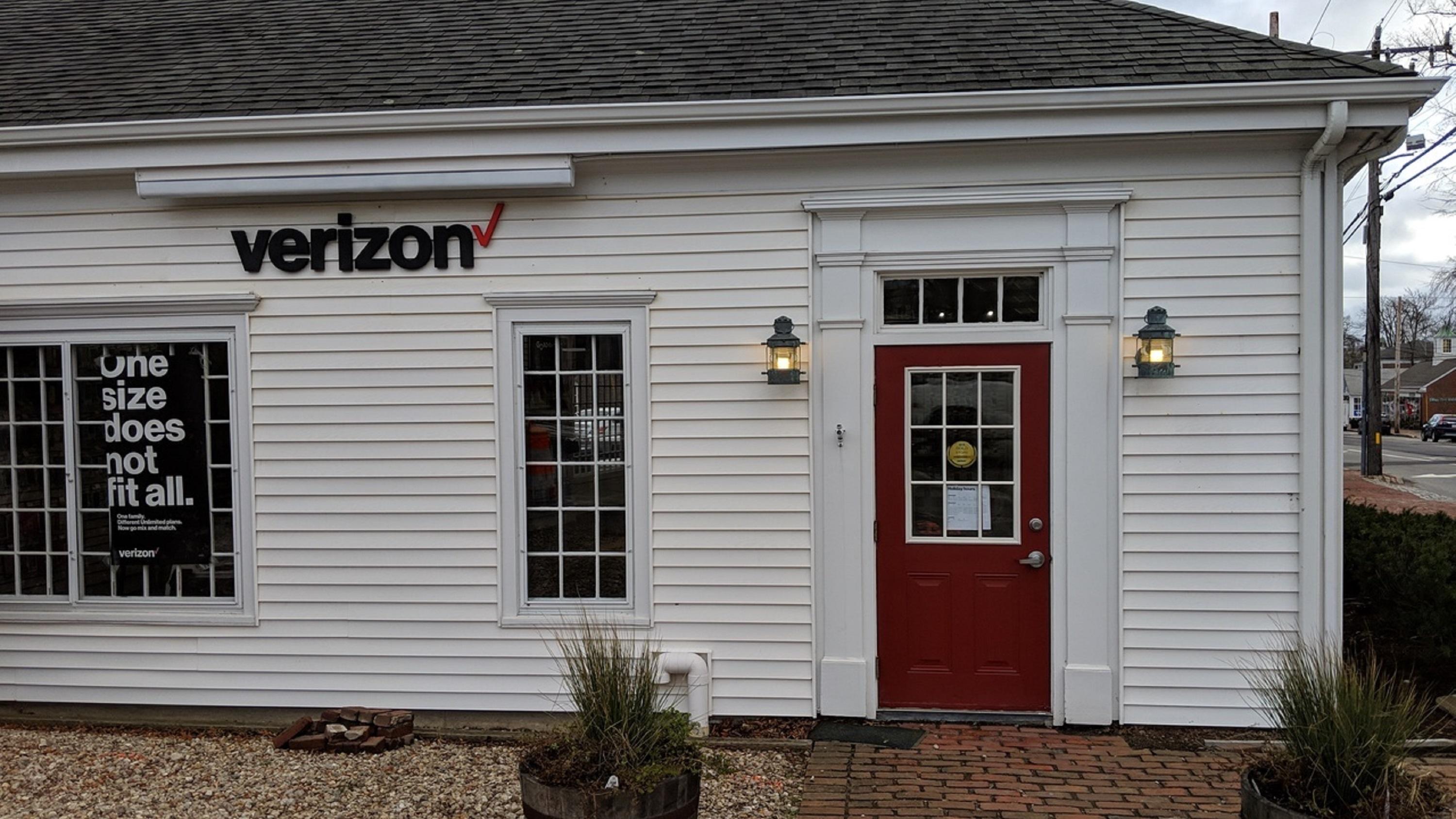 Verizon Authorized Retailer – GoWireless Photo