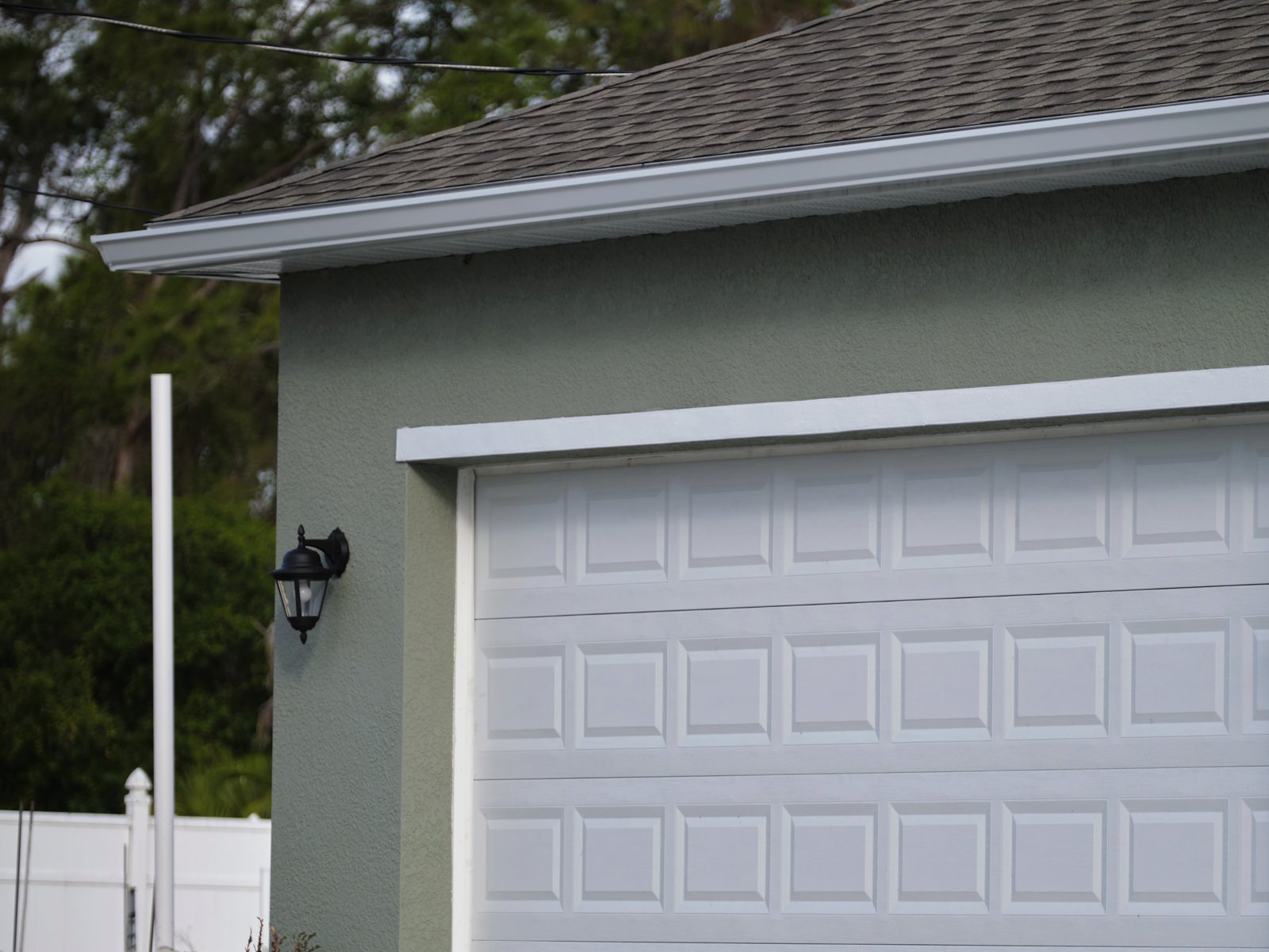 Tomys garage door