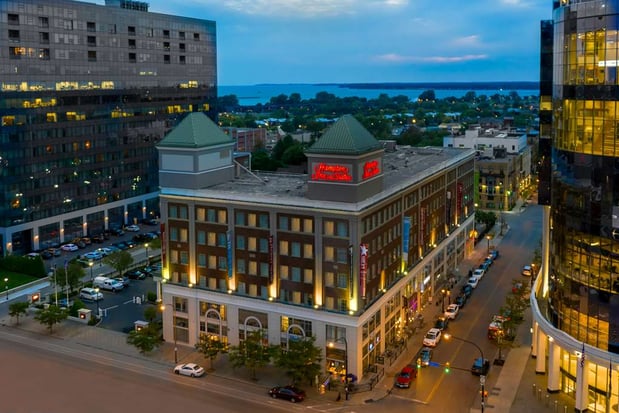 Images Hampton Inn & Suites Buffalo Downtown