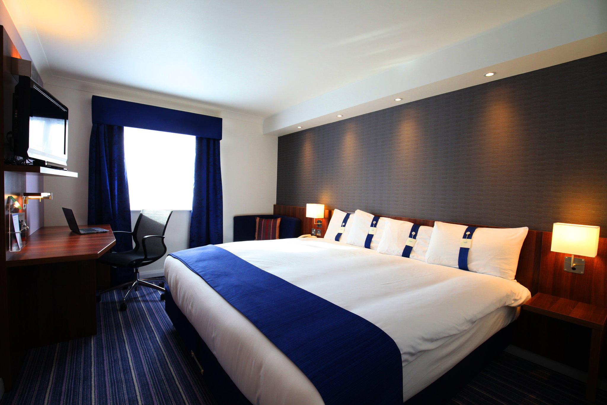 Holiday Inn Express London Gatwick - Crawley, an IHG Hotel Crawley 01293 525523