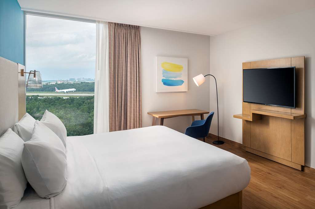 Images Hilton Garden Inn Cancun Airport