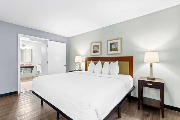 Images SureStay Studio by Best Western Pensacola