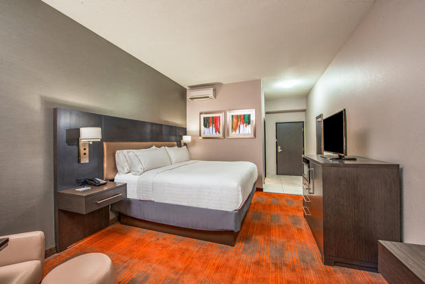 Images Holiday Inn Express & Suites Shawnee-Kansas City West, an IHG Hotel