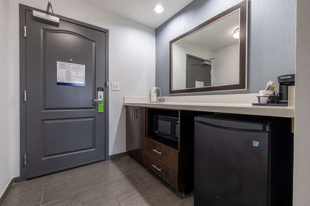Images Hampton Inn & Suites Greensboro/Coliseum Area