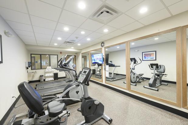 Images Holiday Inn Express & Suites Jamestown by IHG