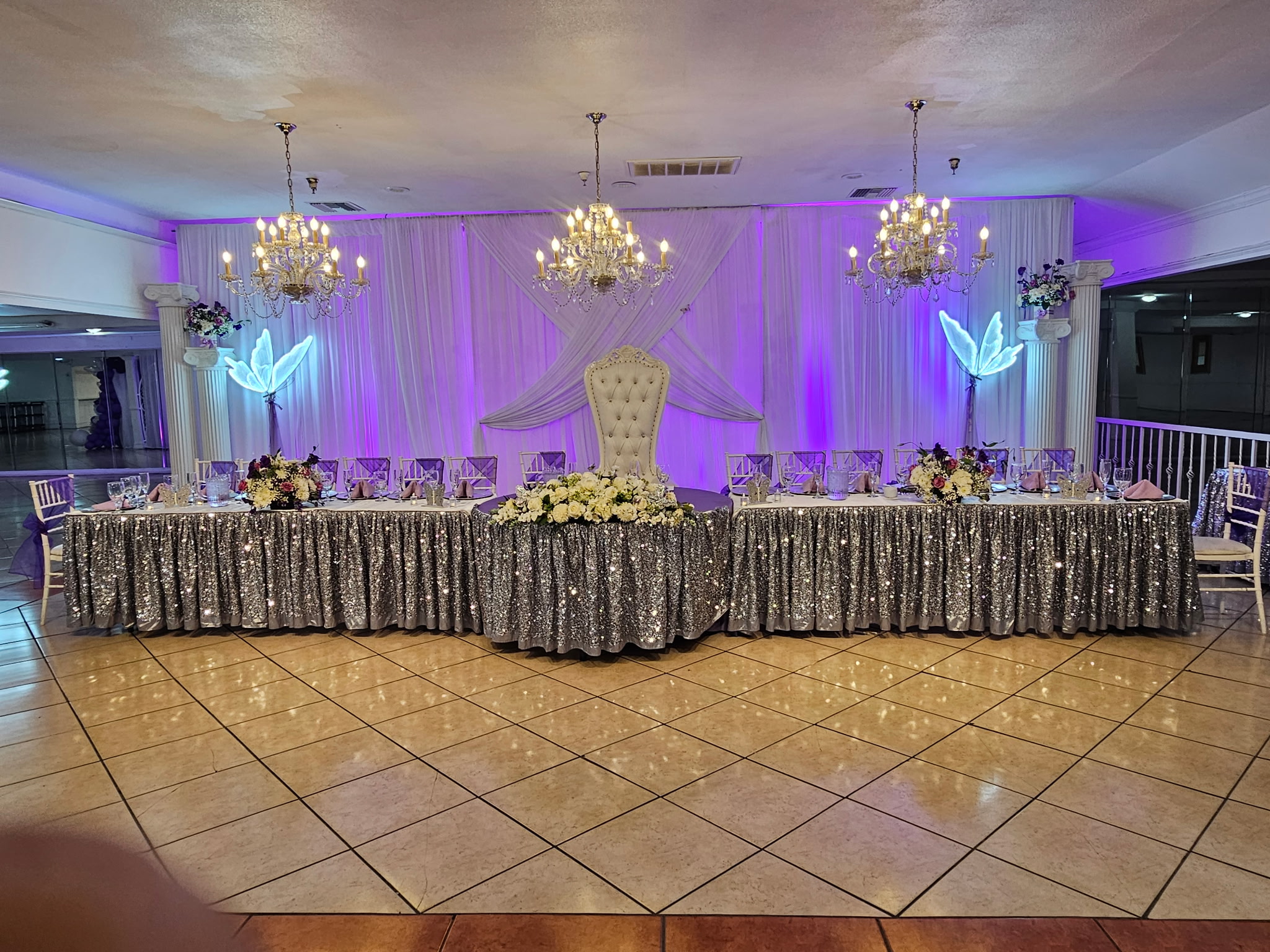 El Sombrero Banquet Hall- Table set up for a quinceanera