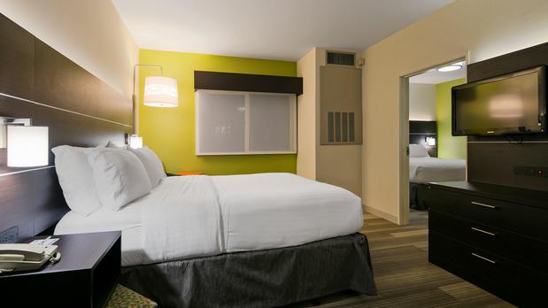 Images Holiday Inn Express & Suites Everett by IHG
