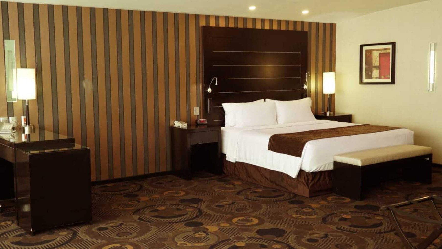 Images Crowne Plaza Toluca-Lancaster by IHG