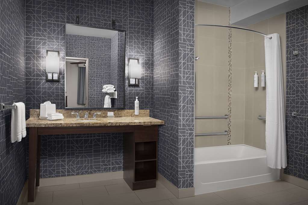 Guest room bath