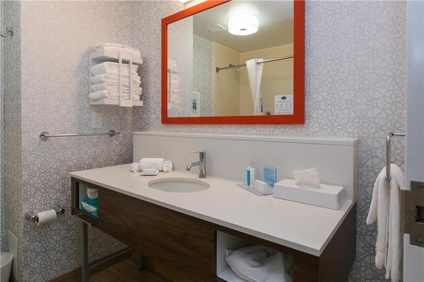 Images Hampton Inn & Suites Wilder