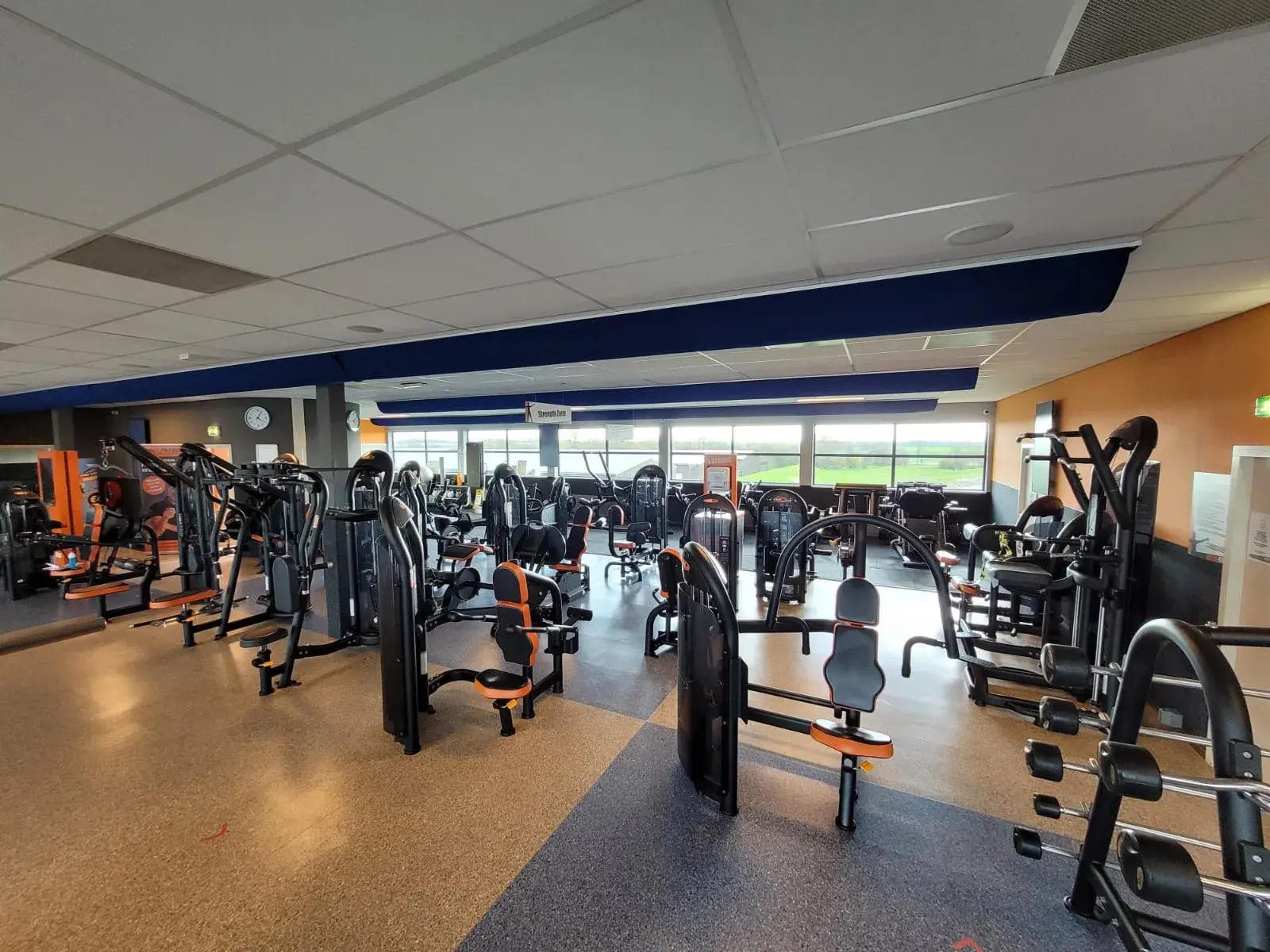 Foto's Basic-Fit 24/7