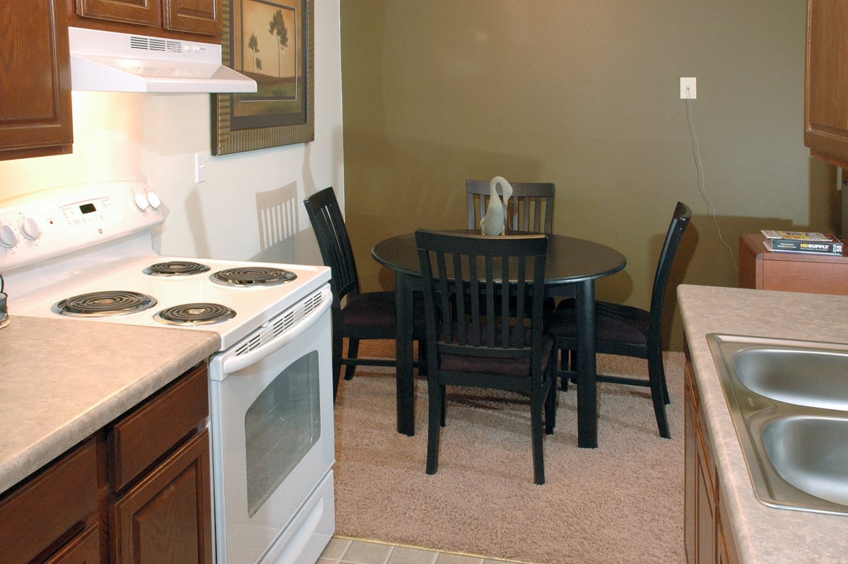 Kitchen & Dining Area Robinwood Coon Rapids (763)284-8817