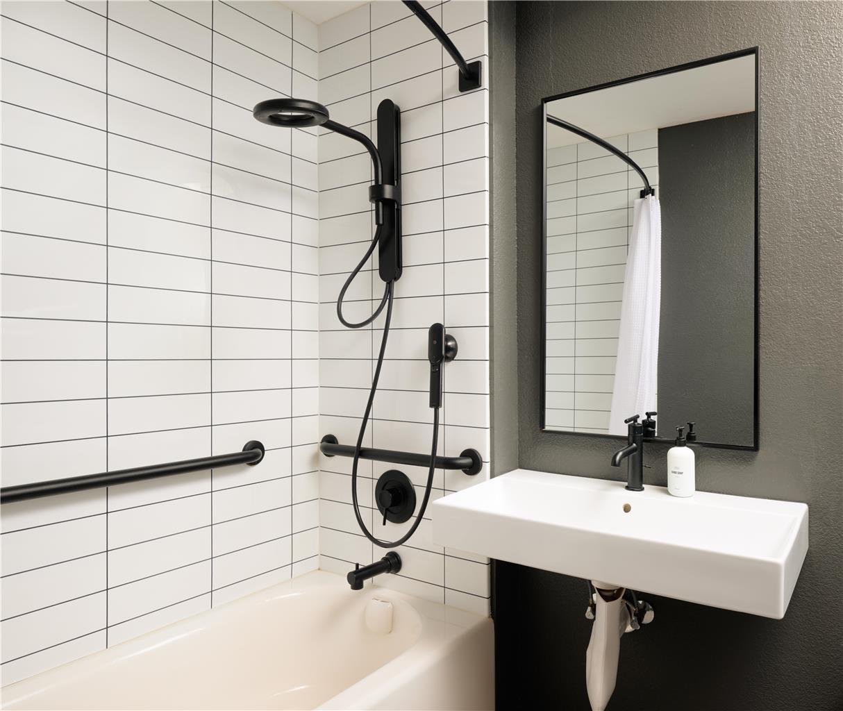Guest room bath