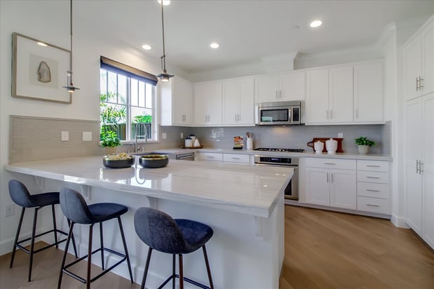 Images Coldwell Banker Realty: Lauren Kraus