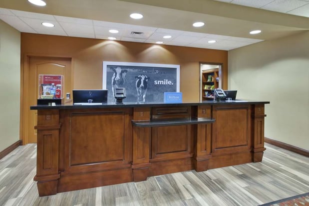 Images Hampton Inn & Suites Wichita-Northeast