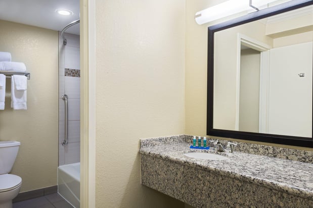 Images Holiday Inn Express & Suites Ft. Lauderdale-Plantation by IHG