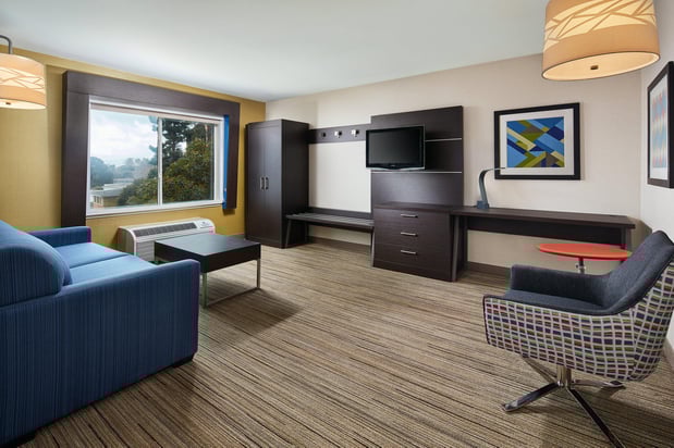 Images Holiday Inn Express & Suites Belmont by IHG
