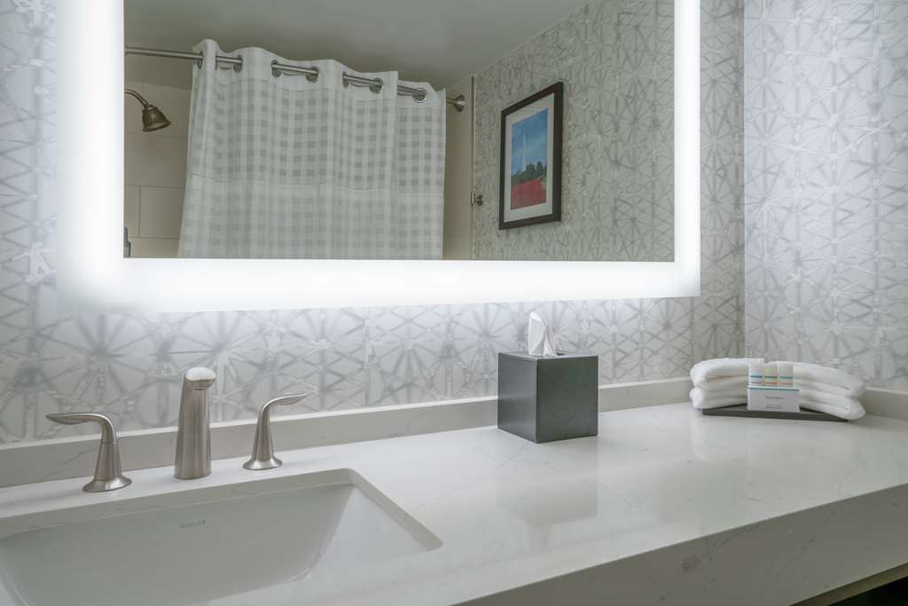 Guest room bath Embassy Suites by Hilton Alexandria Old Town Alexandria (703)684-5900