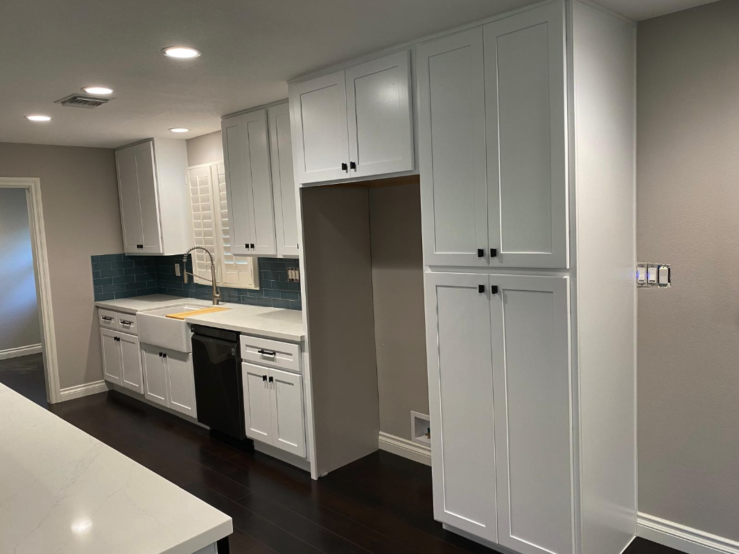 Smart Men Builders Logo