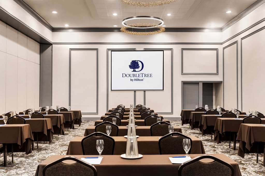 Images DoubleTree by Hilton Pointe Claire Montreal Airport West