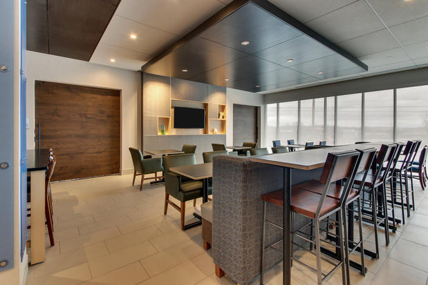 Images Holiday Inn Express & Suites Nashville Metrocenter Downtown by IHG
