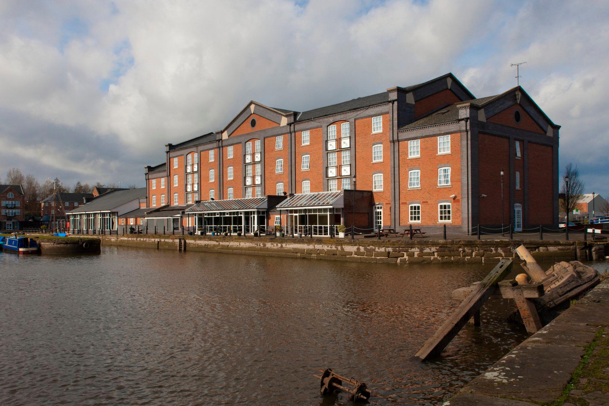 Holiday Inn Ellesmere Port - Cheshire Oaks, an IHG Hotel Ellesmere Port 01513 568111