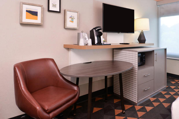 Images Holiday Inn Auburn-Finger Lakes Region by IHG