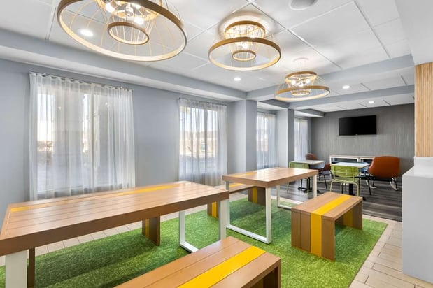 Images Spark by Hilton Calhoun