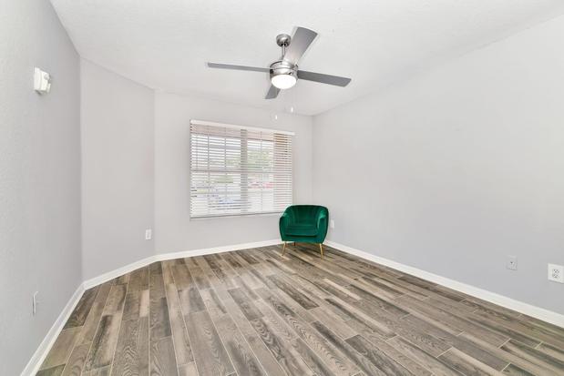 Images Village Lakes Apartments