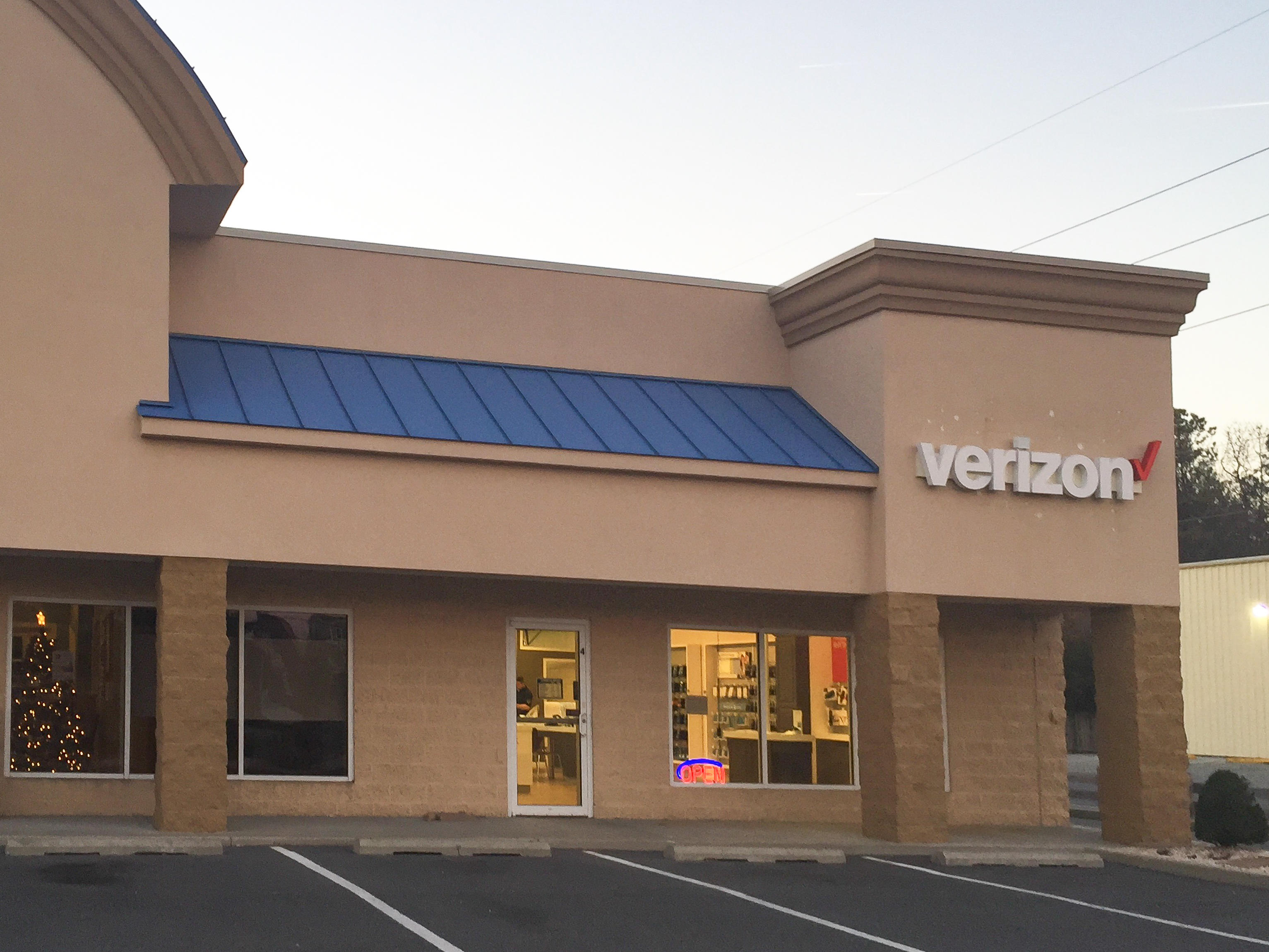 Verizon Authorized Retailer – GoWireless Photo