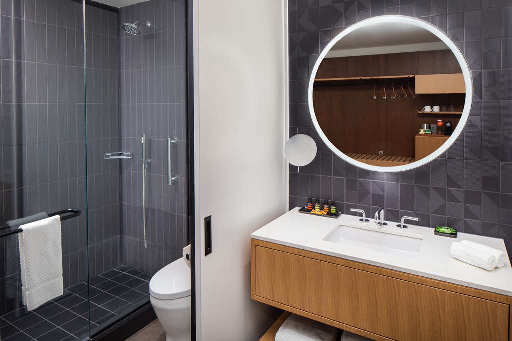 Guest room bath