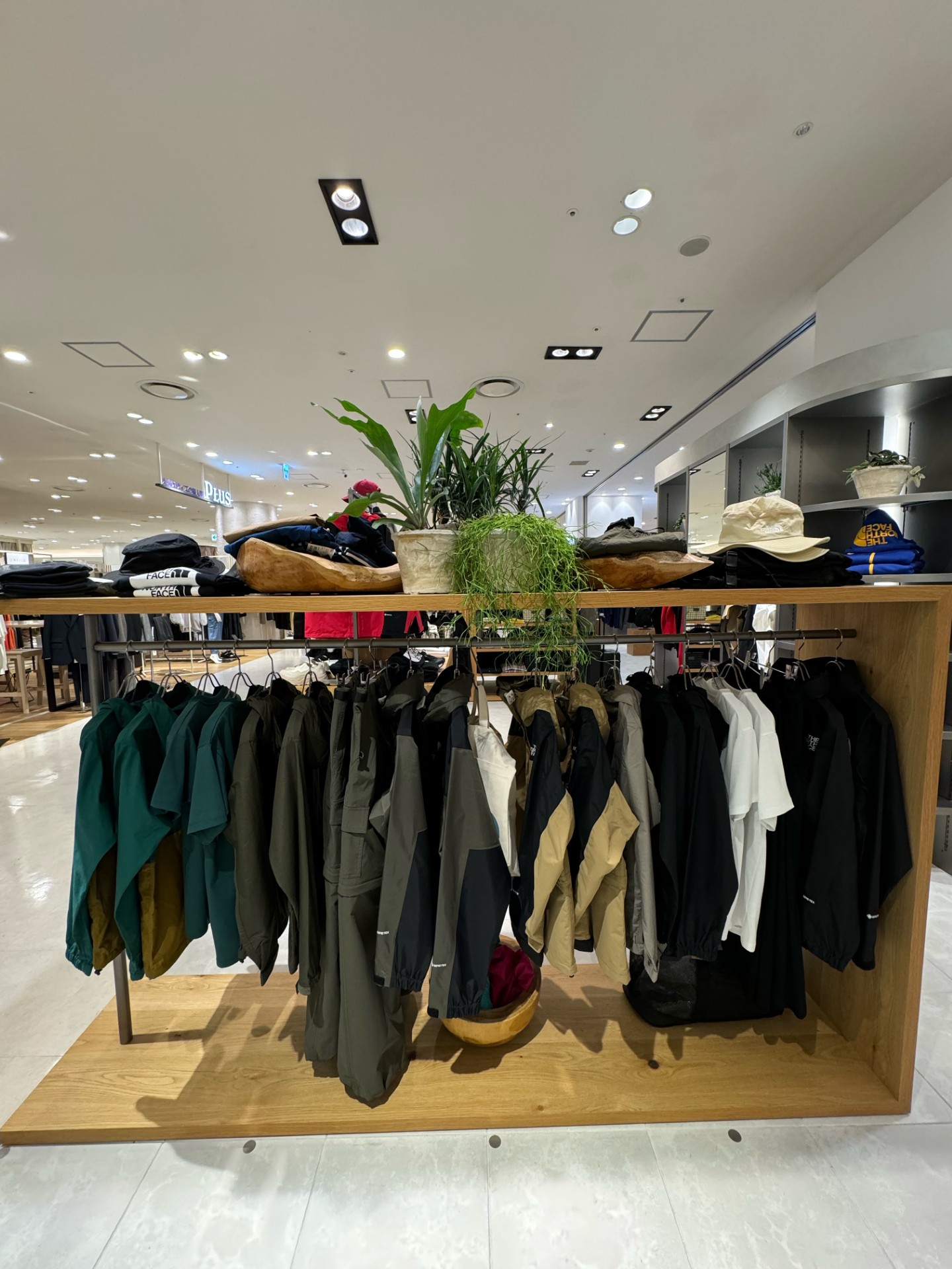 Images THE NORTH FACE/HELLY HANSEN (ザ・ノース・フェイス / ヘリーハンセン)阪急うめだ本店
