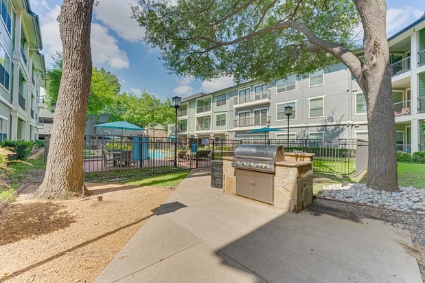 Images Easton Apartments