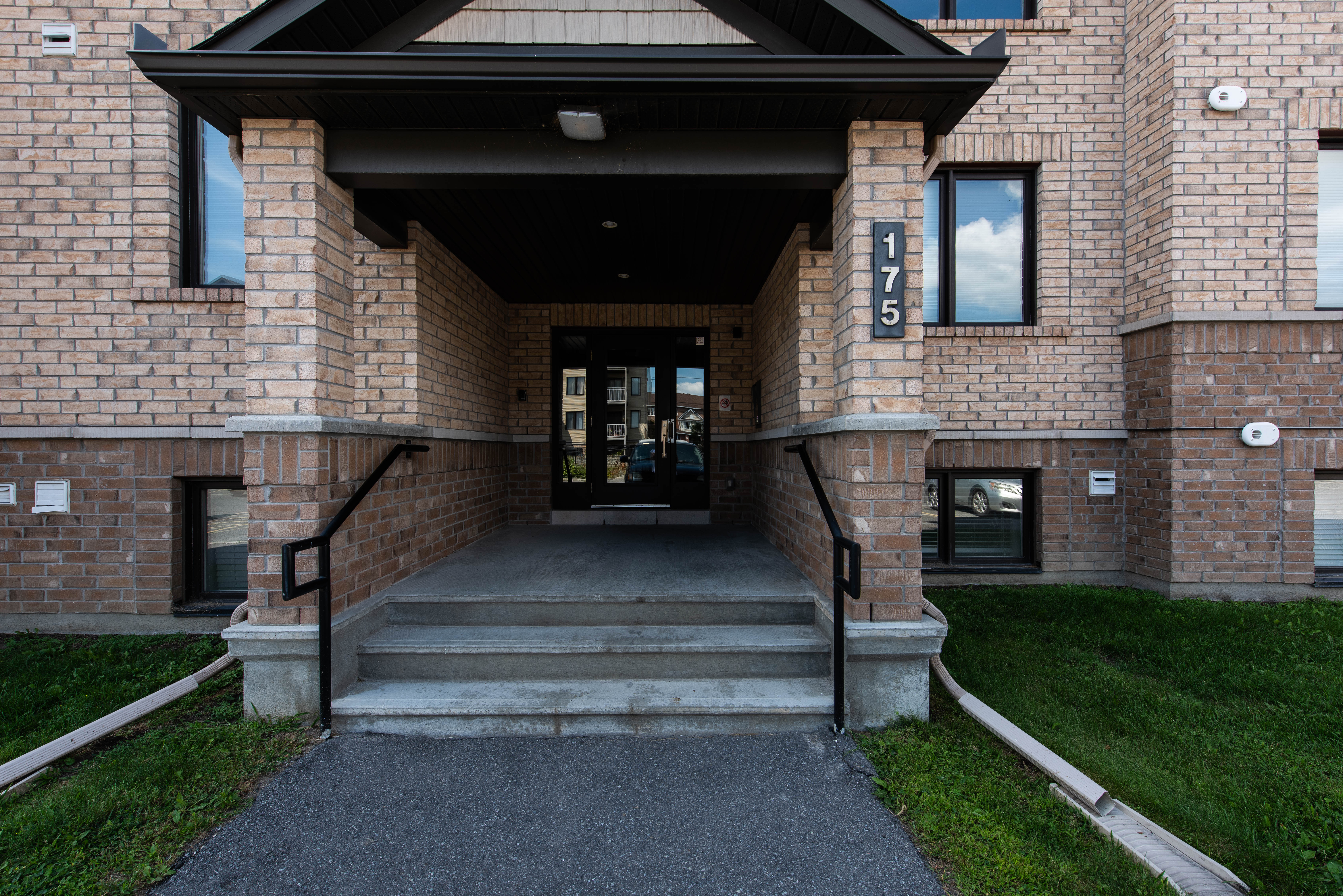 Images Leif Olson - Ottawa Real Estate Agent - Hamre Team RE/MAX Affiliates