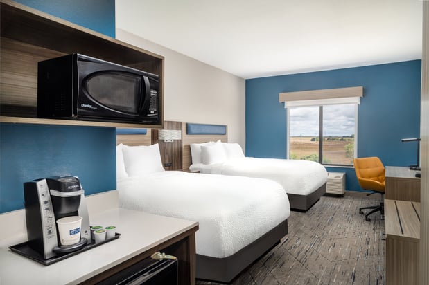 Images Holiday Inn Express & Suites Pratt by IHG