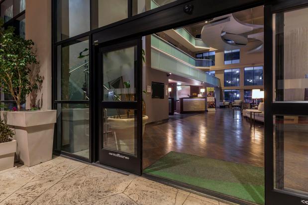 Images Holiday Inn & Suites Phoenix Airport North by IHG