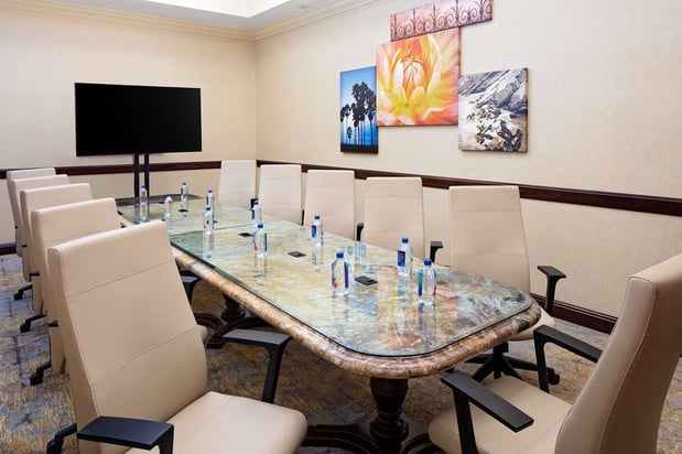 Images Hotel Zessa Orange County Airport, a DoubleTree by Hilton