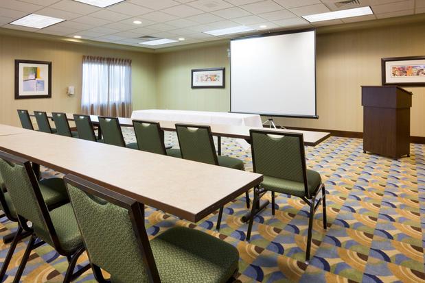 Images Holiday Inn Express & Suites Madison-Verona, an IHG Hotel