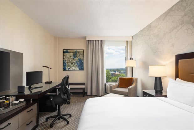 Images DoubleTree by Hilton McLean Tysons