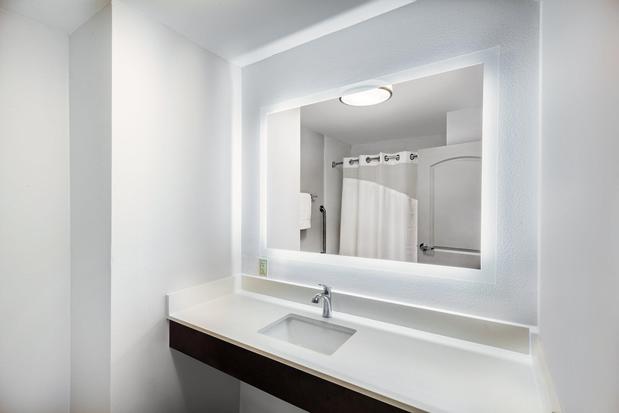 Images Holiday Inn Express & Suites Baton Rouge East by IHG